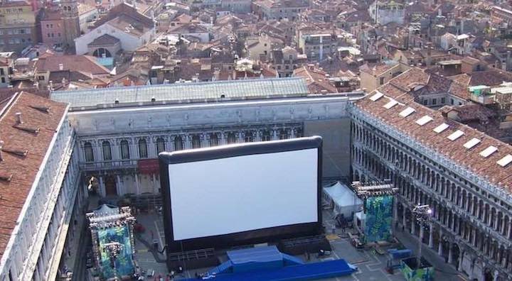 AIRSCREEN-Markusplatz-Venedig