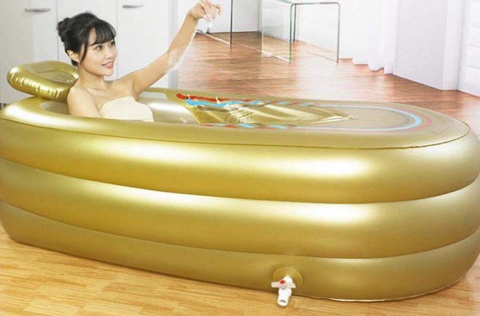 Aufblasbare Badewanne in edlem Gold – Entspannung für kleines Geld