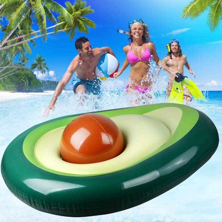badespaß-mit-aufblasbarer-luftmatratze-in-avocado-optik