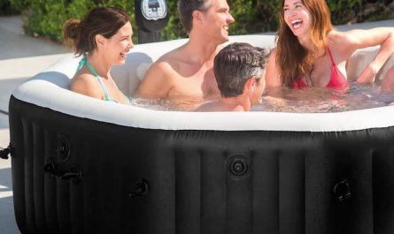 Intex PureSpa Jet & Bubble aufgebaut mit Menschen