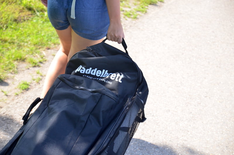 Paddelbrett-Transportrucksack-mit-Rollen-zum-Ziehen