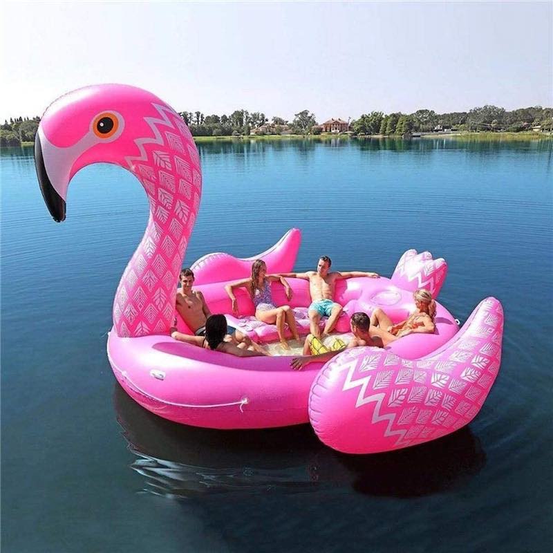 Riesiger-aufblasbarer-Flamingo-fuer-sechs-Personen